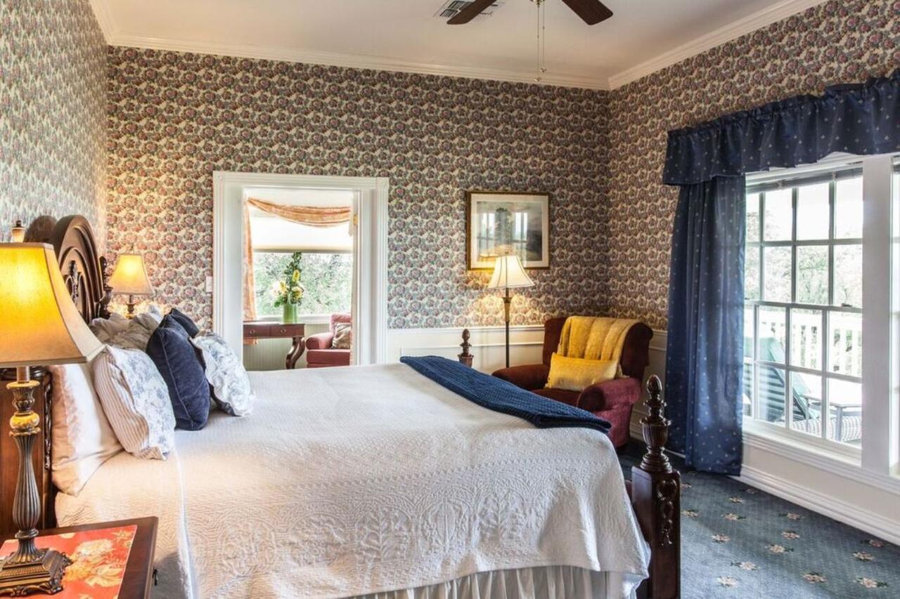 Rose Hill Retreat Aaa Four Diamond Inn Stonewall 外观 照片